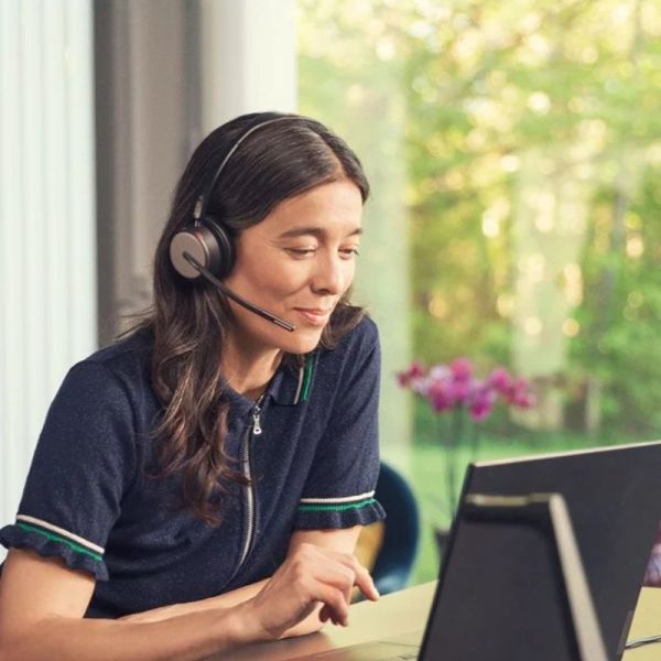 Professional using EPOS IMPACT 1000 headset