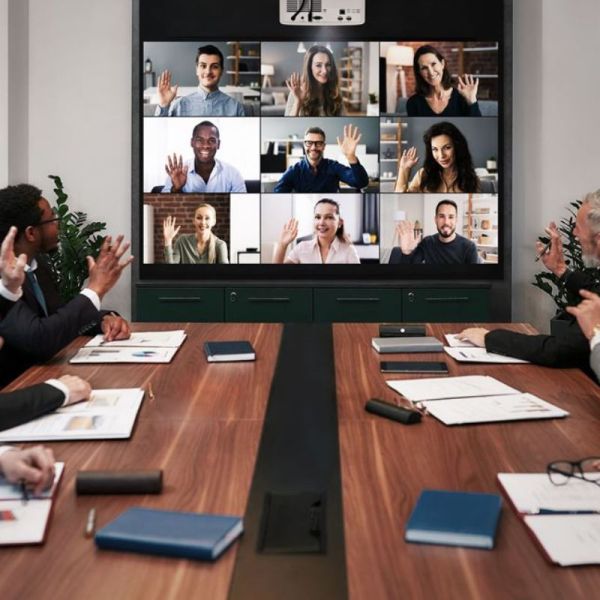 Proiettore Laser WXGA Ottica Corta per Business