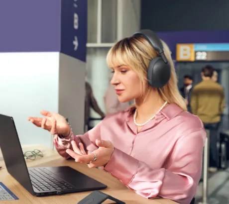 Cuffie Logitech con microfono per chiamate e riunioni di lavoro