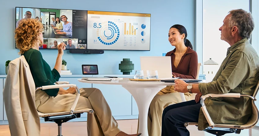 Riunione in videoconferenza con barra video Poly